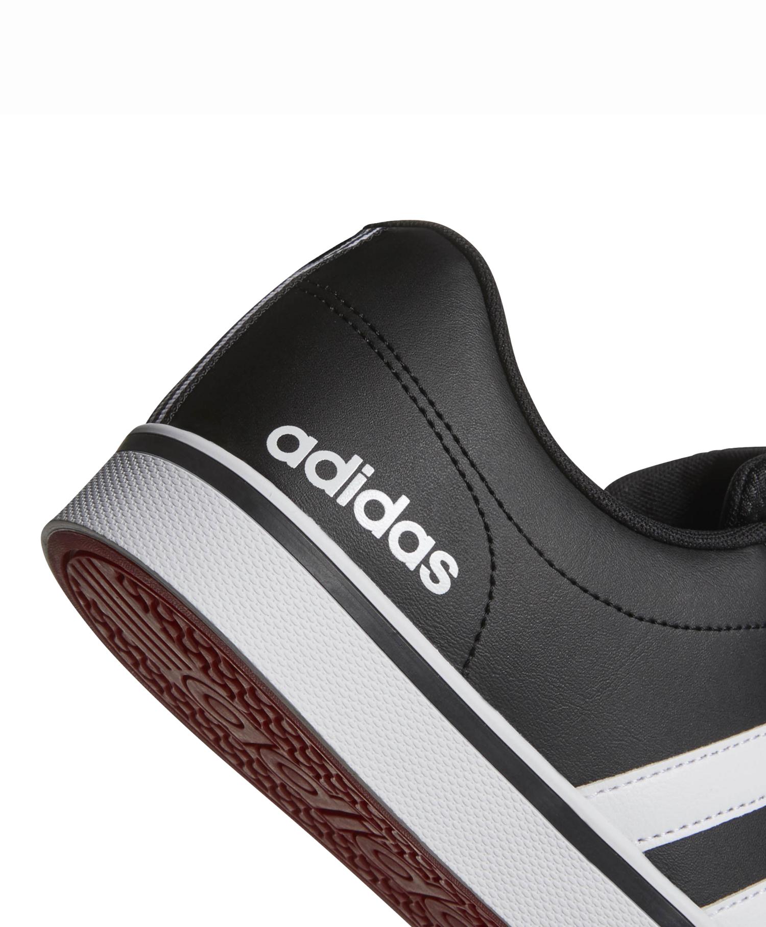 Adidas VS Pace