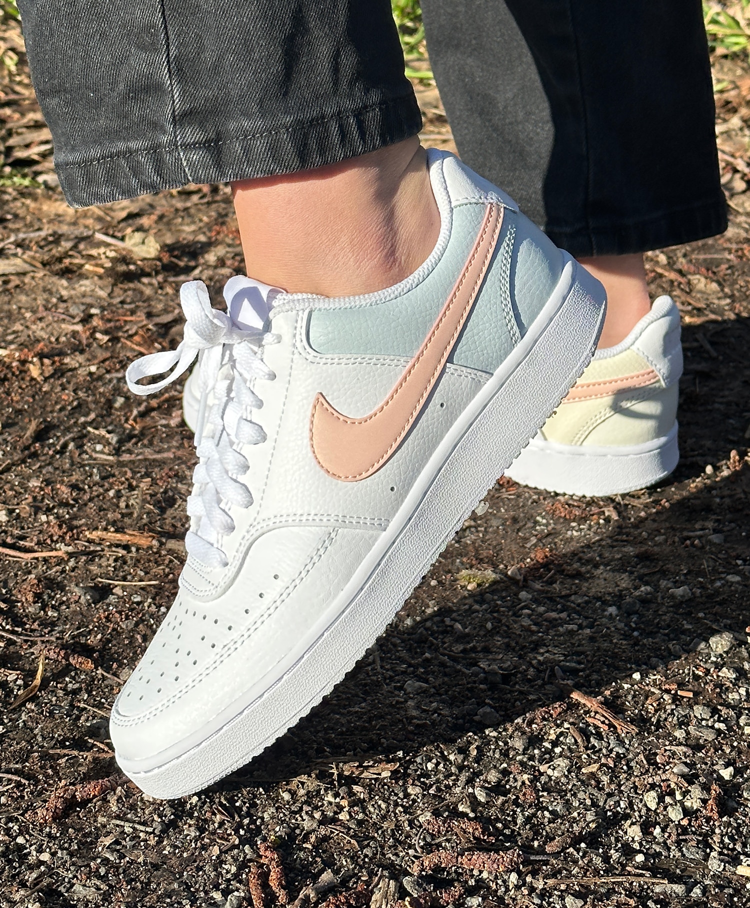 Nike Wmns Court Vision Low Damesko